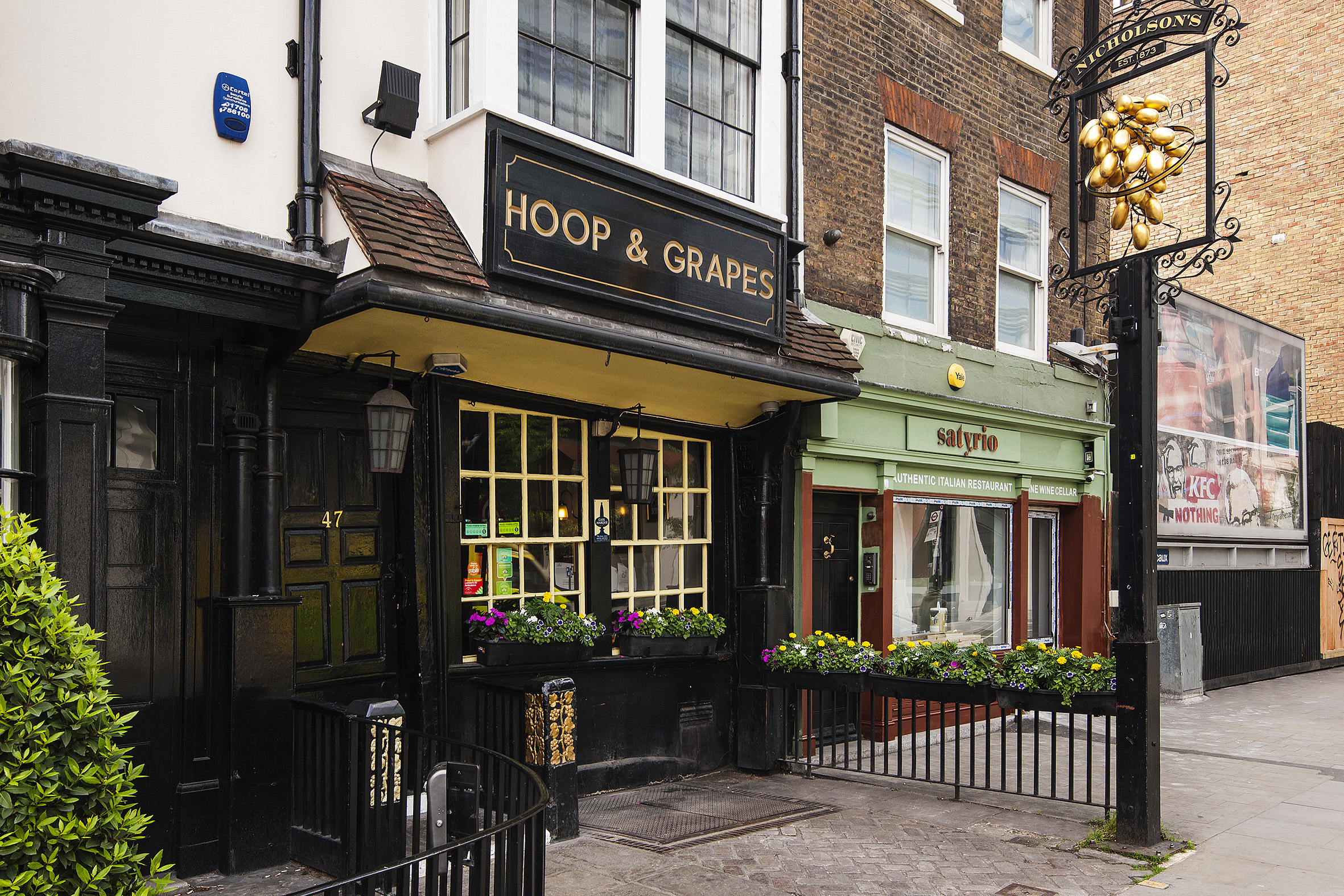 Hoop & Grapes Pub Aldgate Bars and pubs in Aldgate, London