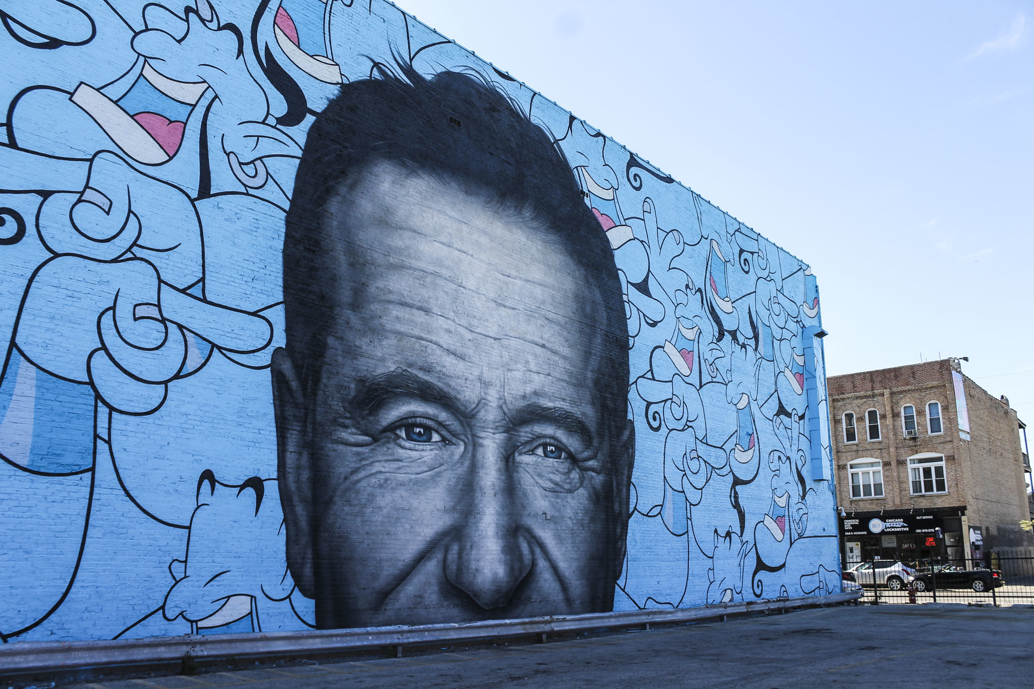 A towering mural of Robin Williams has appeared in Logan Square