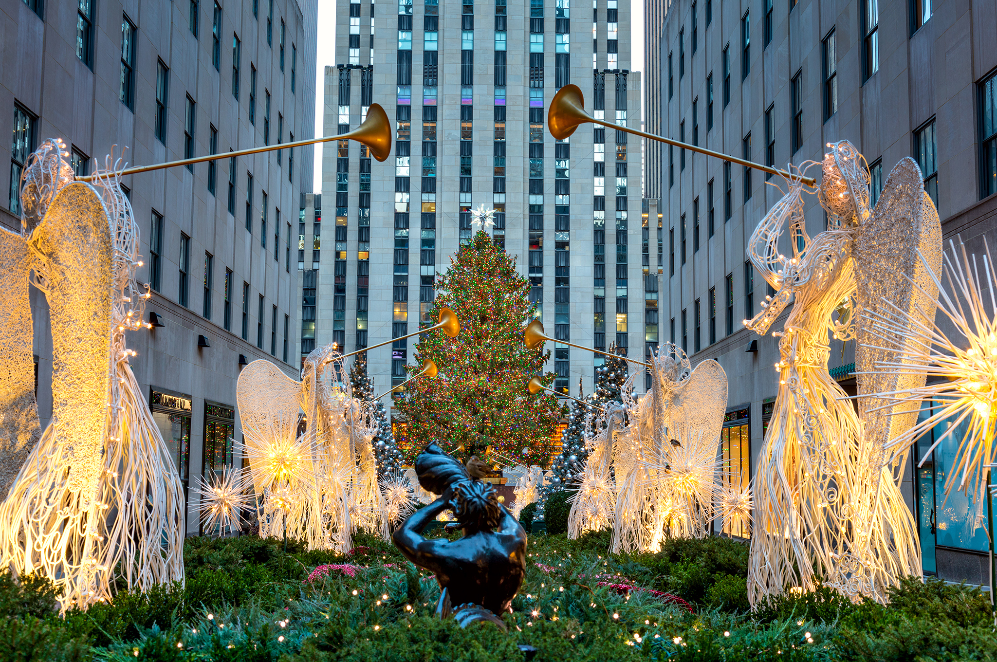 Christmas In Rockefeller Center November 28Th 2022 Here's Who Will Be Performing At This Year's Rockefeller Center Christmas Tree Lighting