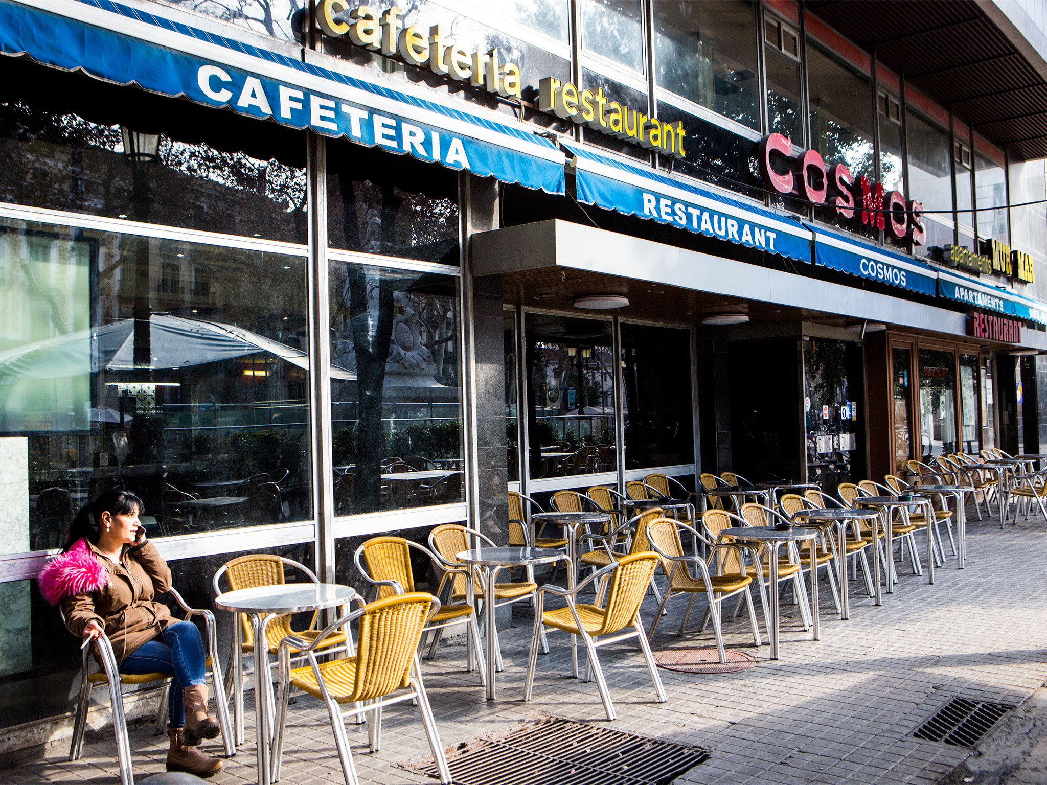Hoy cierra el Cosmos, bar mítico de la Rambla