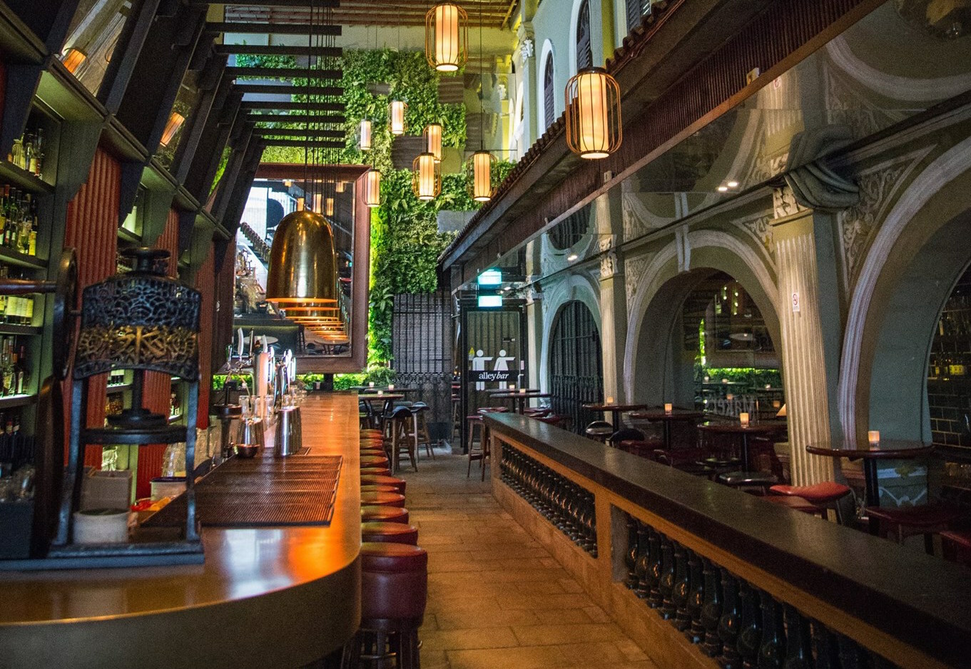 9 Best Bars And Clubs For A Budget Night Out In Singapore