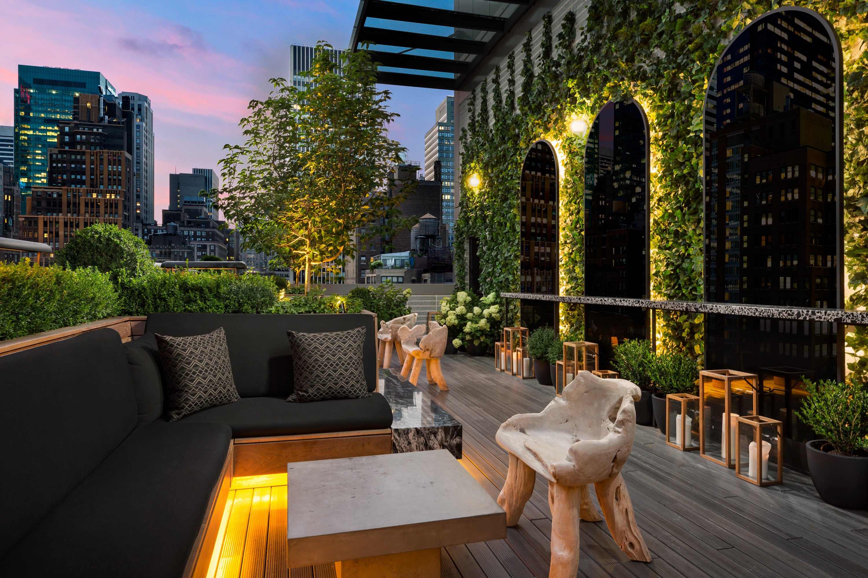 22 Best Rooftop Bars NYC Has For Drinking At This Summer