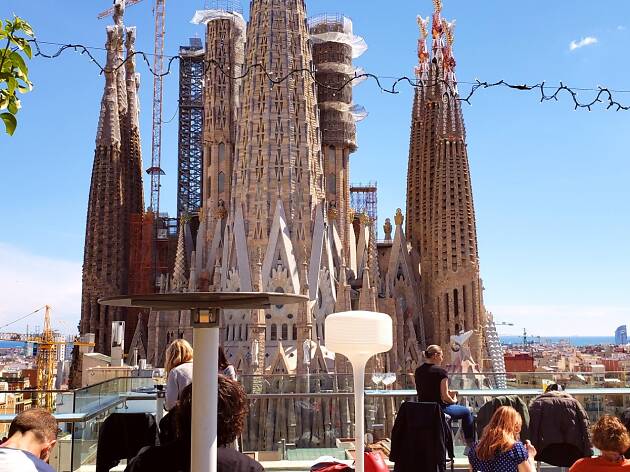 11 Best Rooftop Bars in Barcelona for Drinks with a View