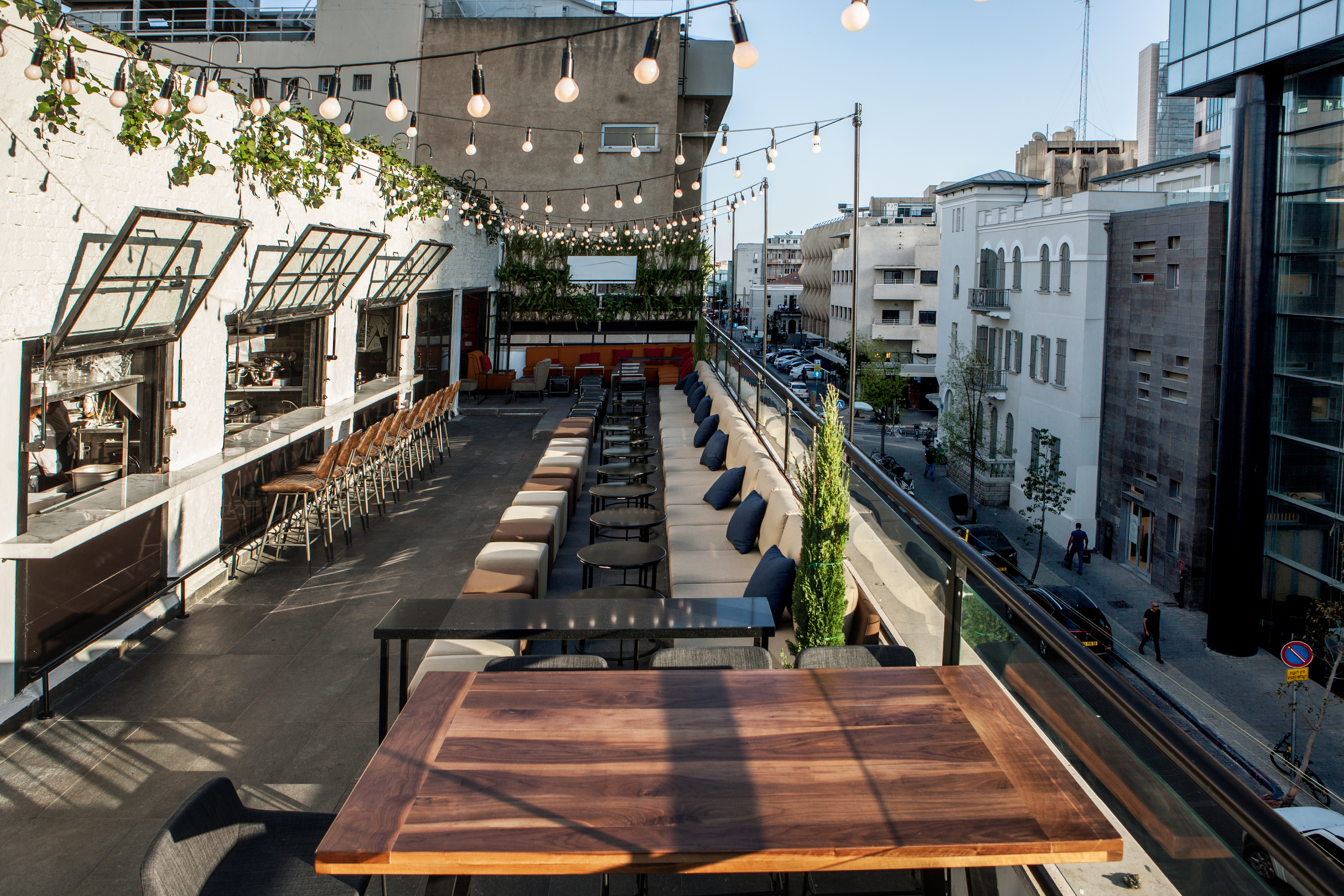 Rooftop bars in Tel Aviv with cocktails and a view