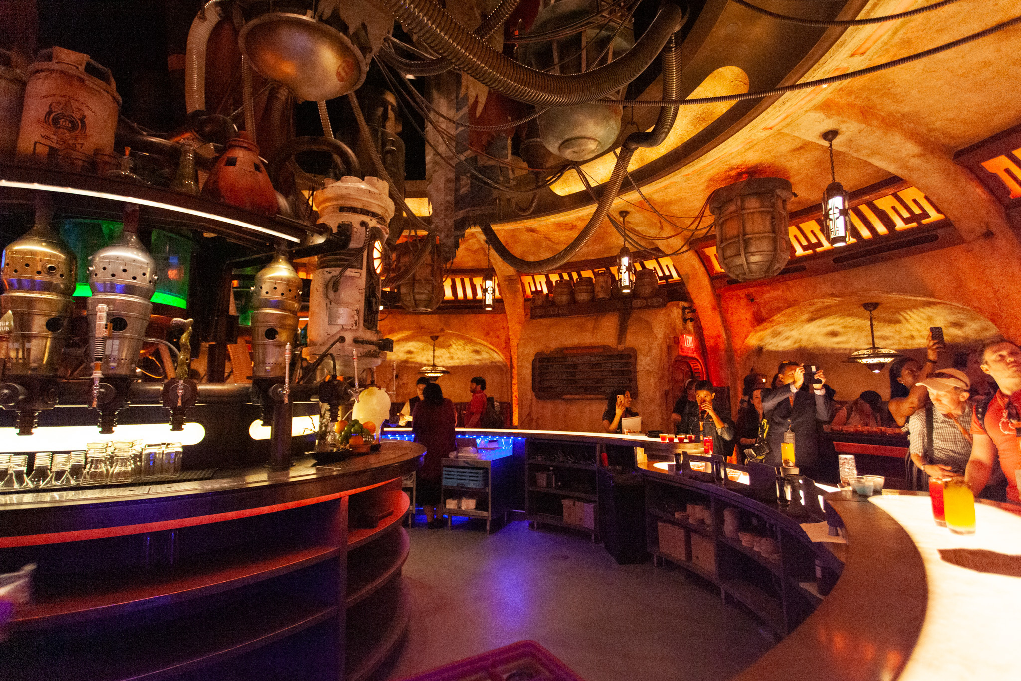 Disneyland’s Star Wars Galaxy’s Edge has a boozy bar. Here’s a peek
