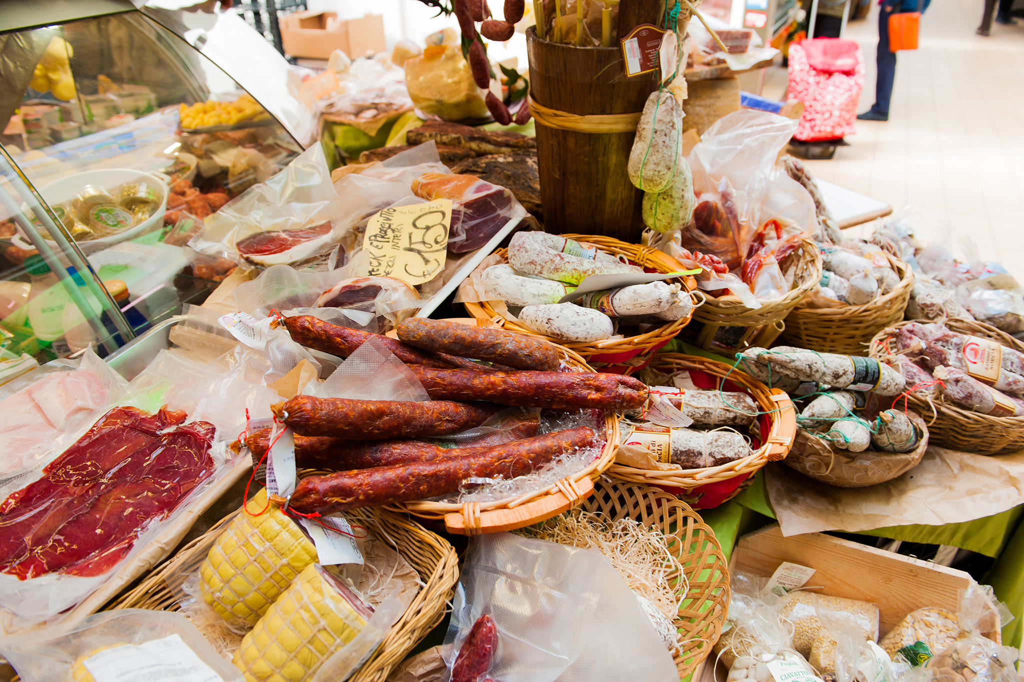 11 Best Markets in Rome to Shop for Food and Fashion