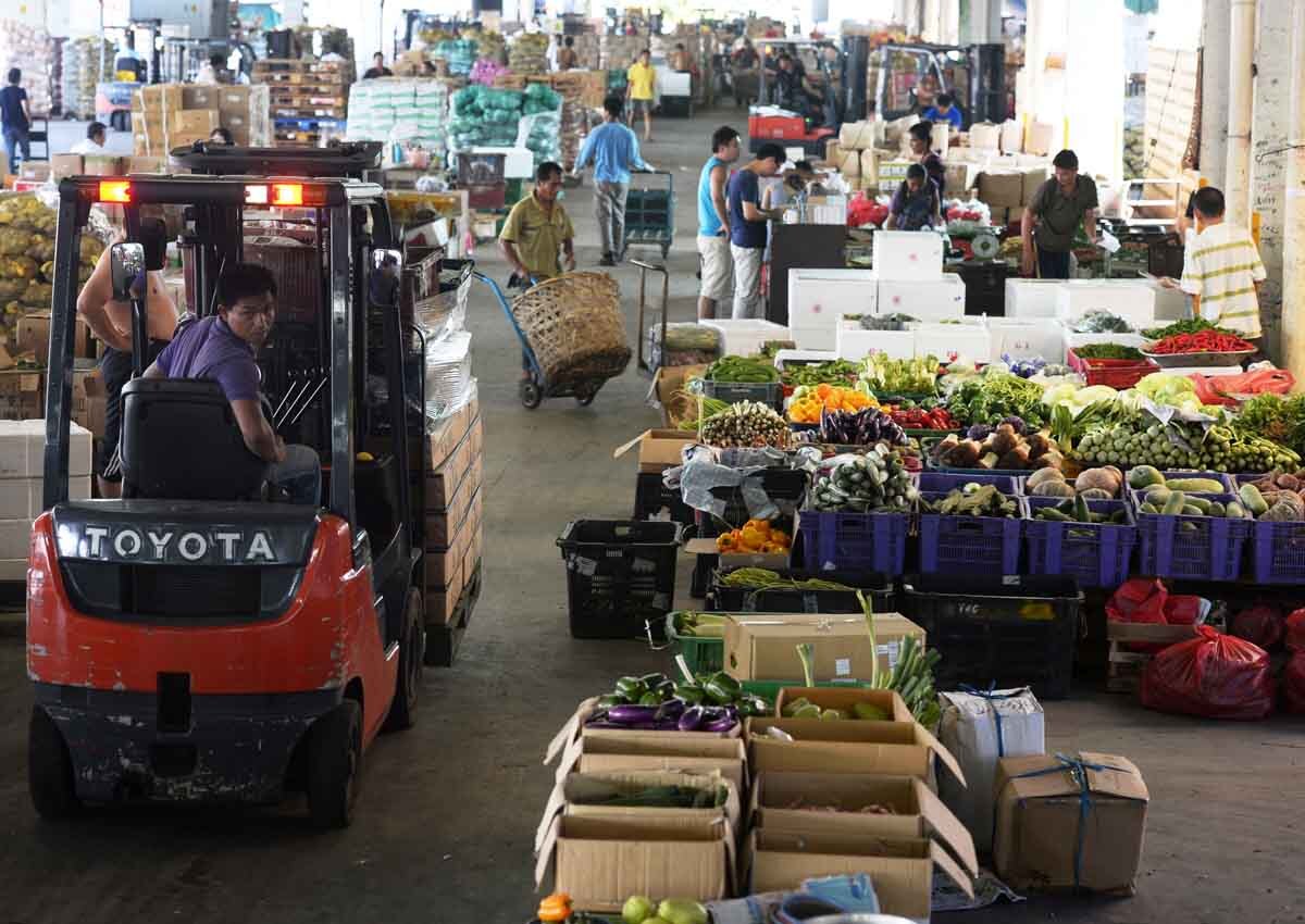 Pasir Panjang Wholesale Centre Shopping in Kent Ridge, Singapore
