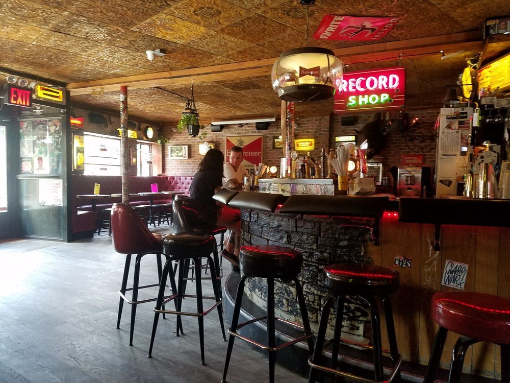 16 Best Bars in Williamsburg in NYC You Should Go to Tonight