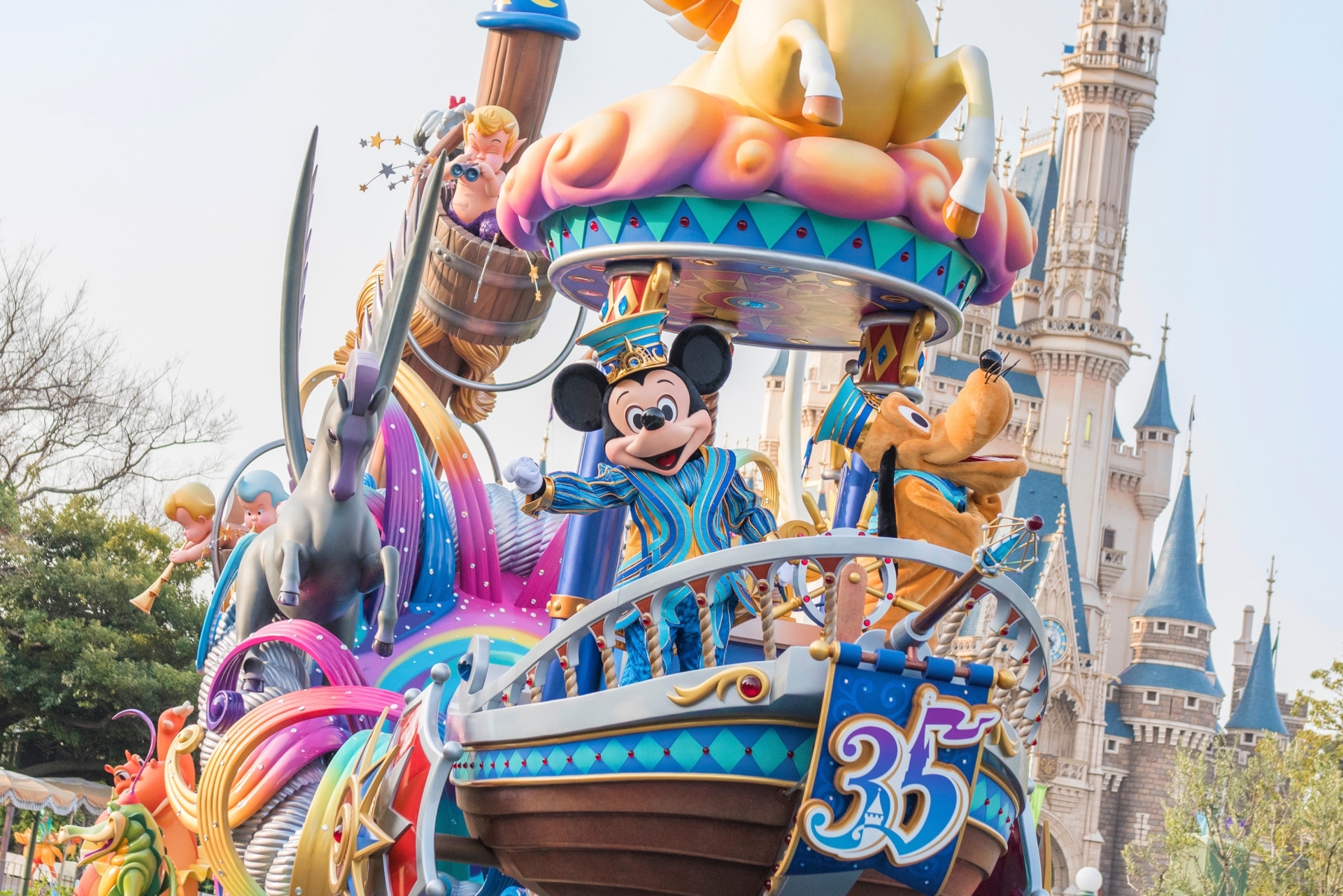 Kids’ tickets are half price at Tokyo Disneyland and DisneySea this summer