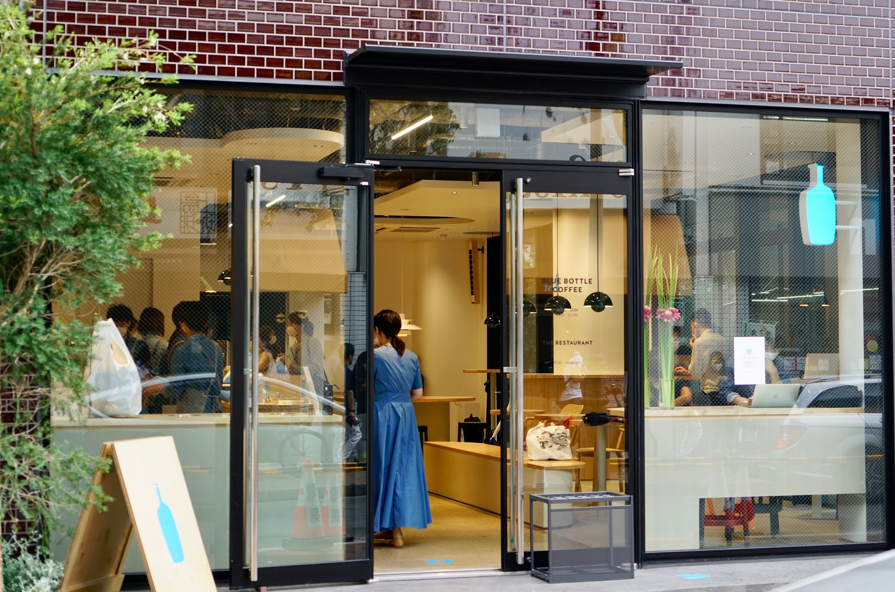 Tokyo now has Japan’s first Blue Bottle Coffee shop with craft beer on tap