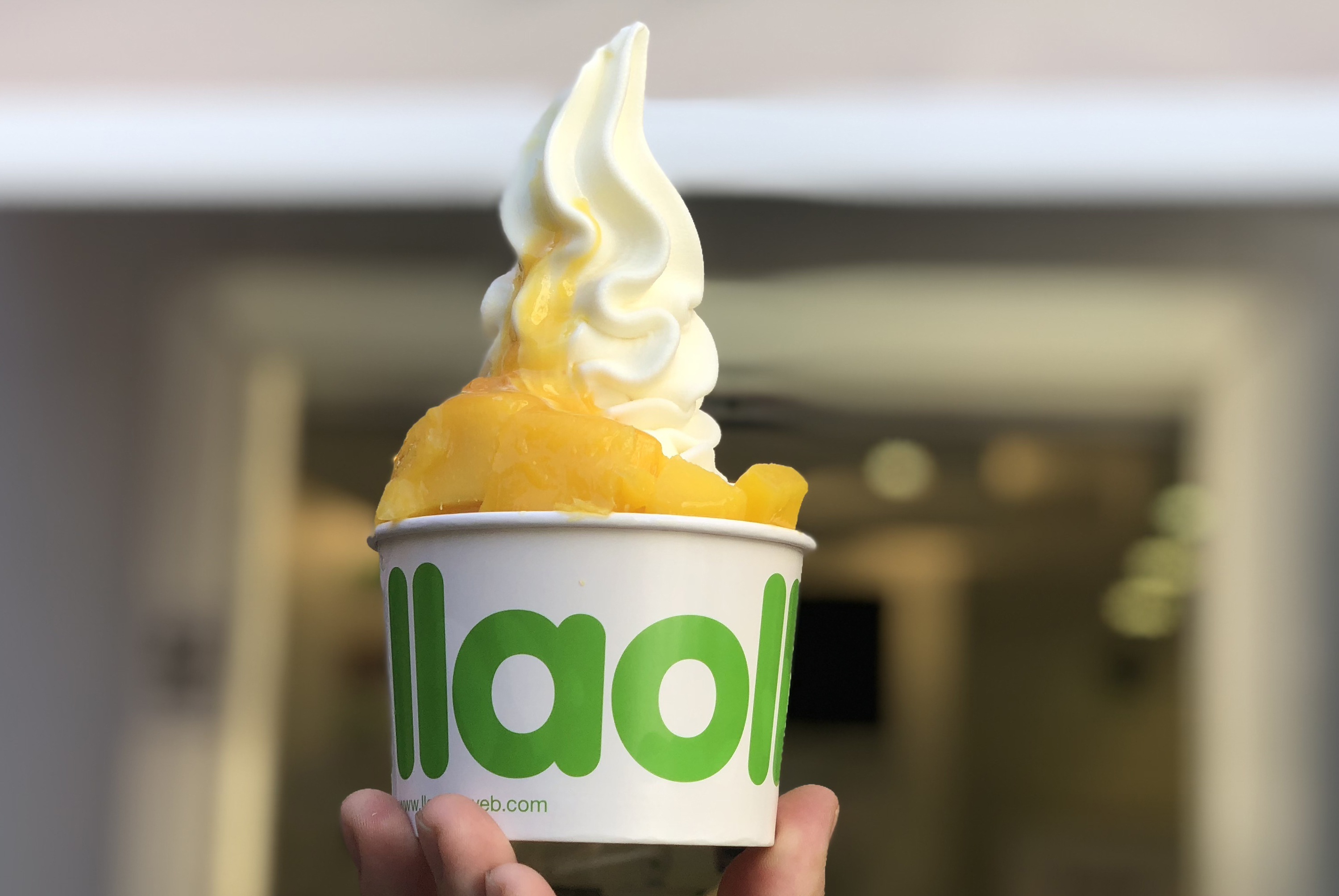 Spanish frozen yoghurt chain Llaollao opens in Melbourne's QV