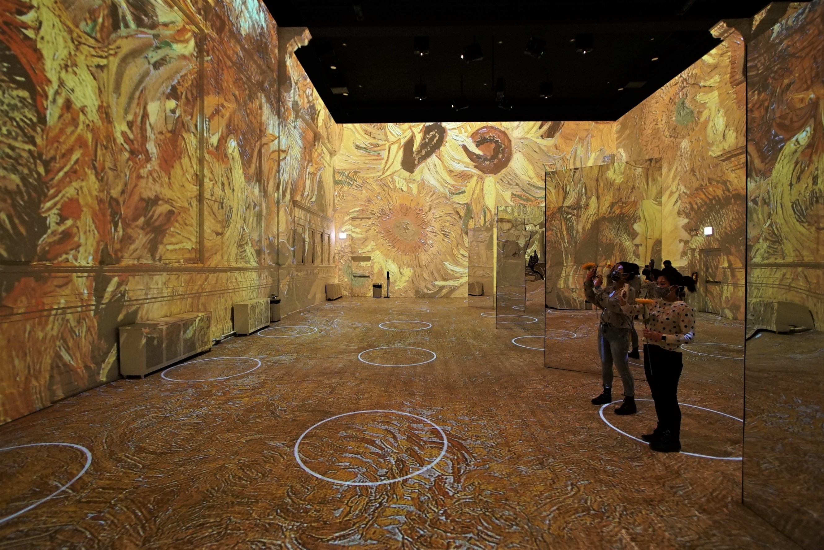 Take a look inside Chicago’s ‘Immersive Van Gogh’ exhibition