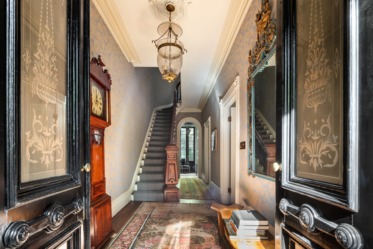 See inside that famous 'Moonstruck' townhouse in Brooklyn Heights
