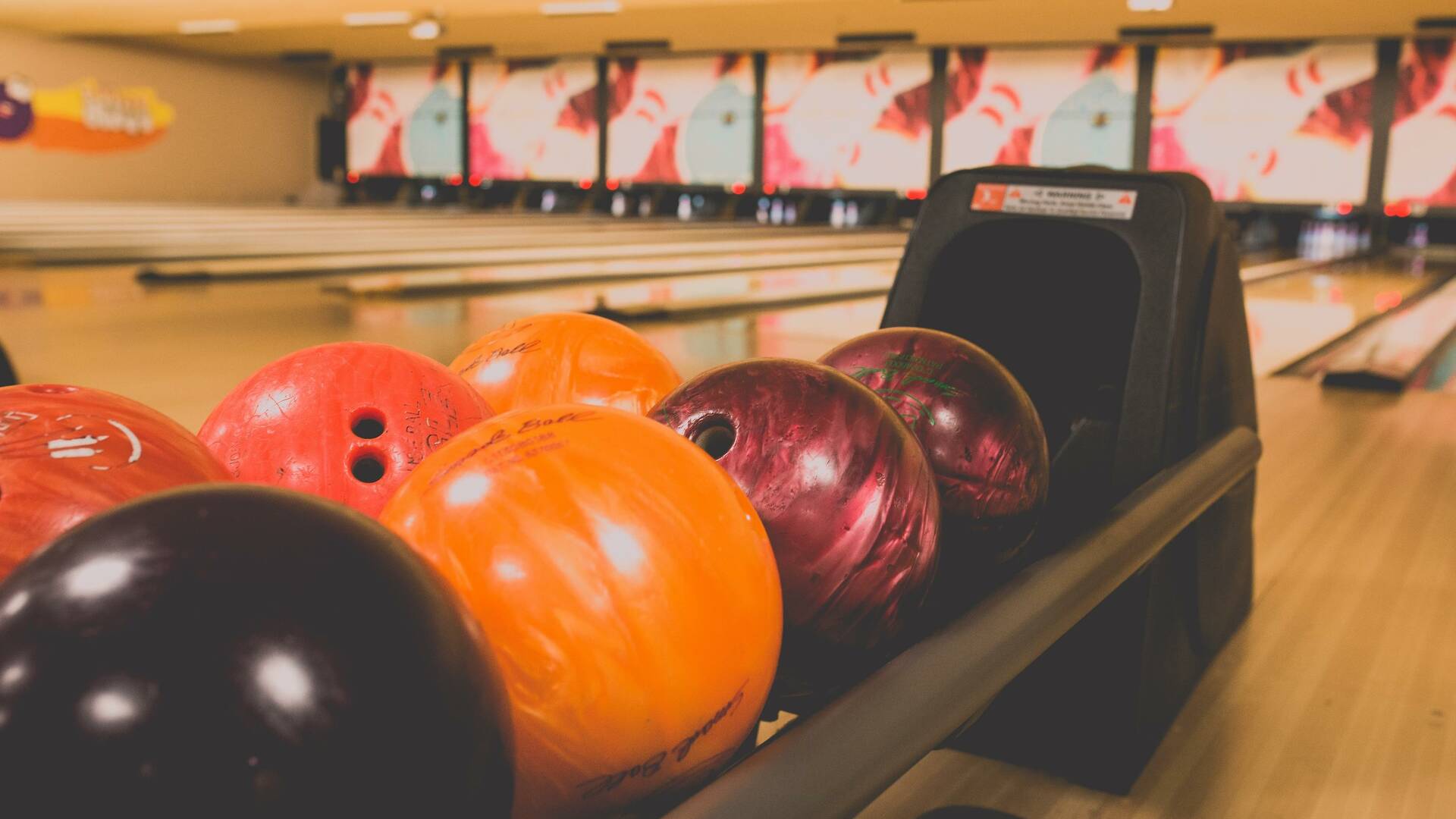 Where to Go Bowling in Montreal to Enjoy Good Times and Vibes