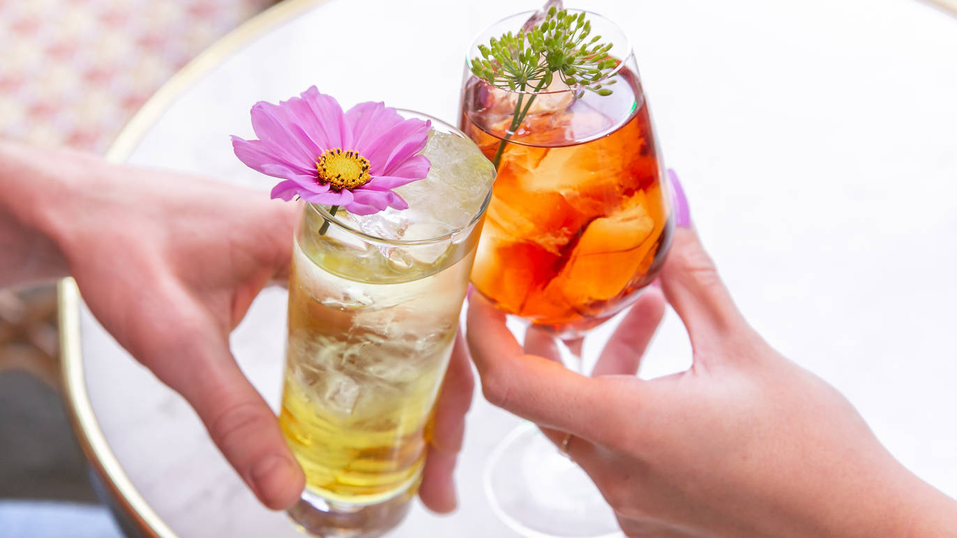 8 Best Singles Bars in DC to Meet Someone