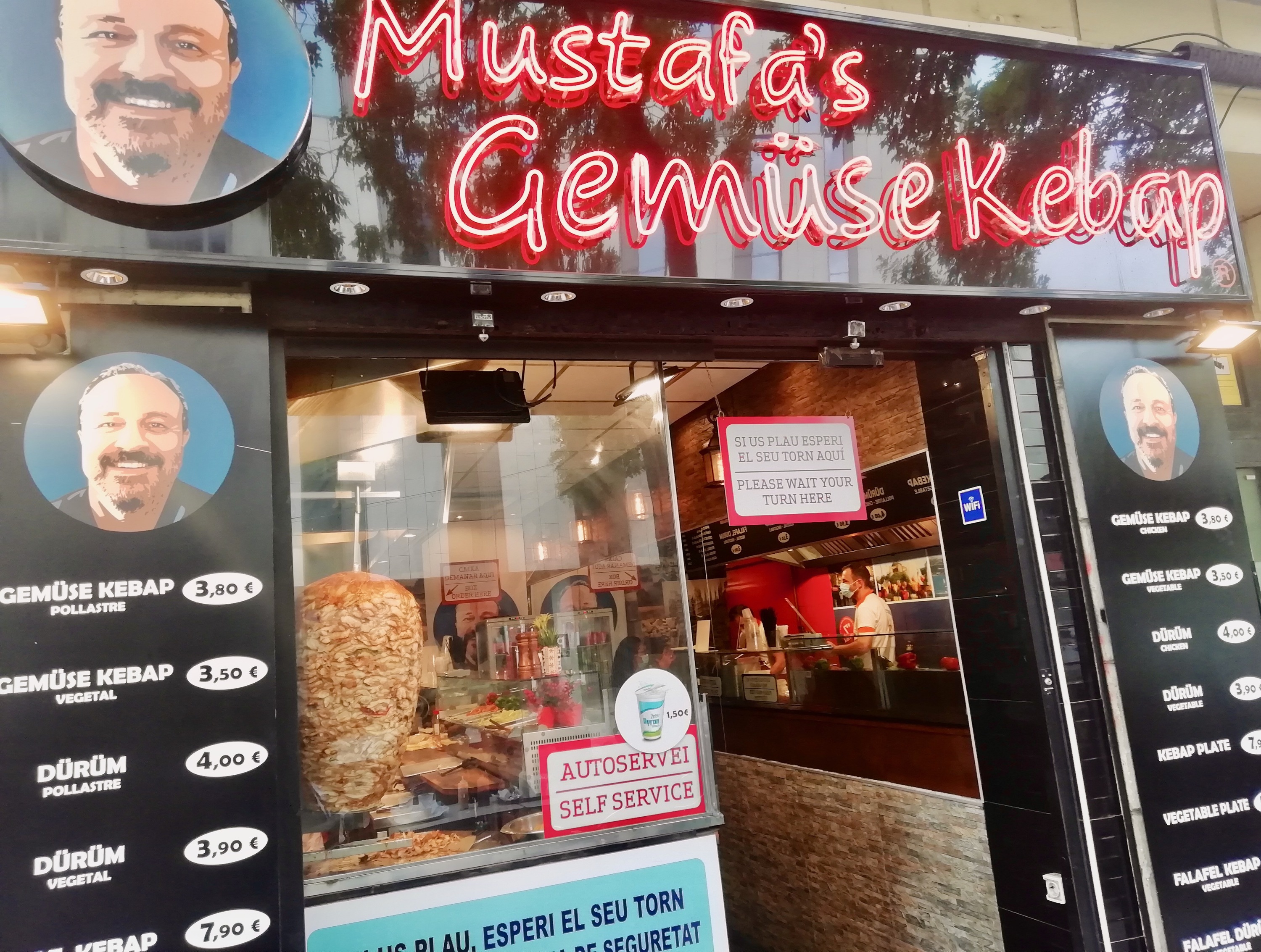 Incendi a la Rambla foc en un famós kebab a tocar del Palau Güell