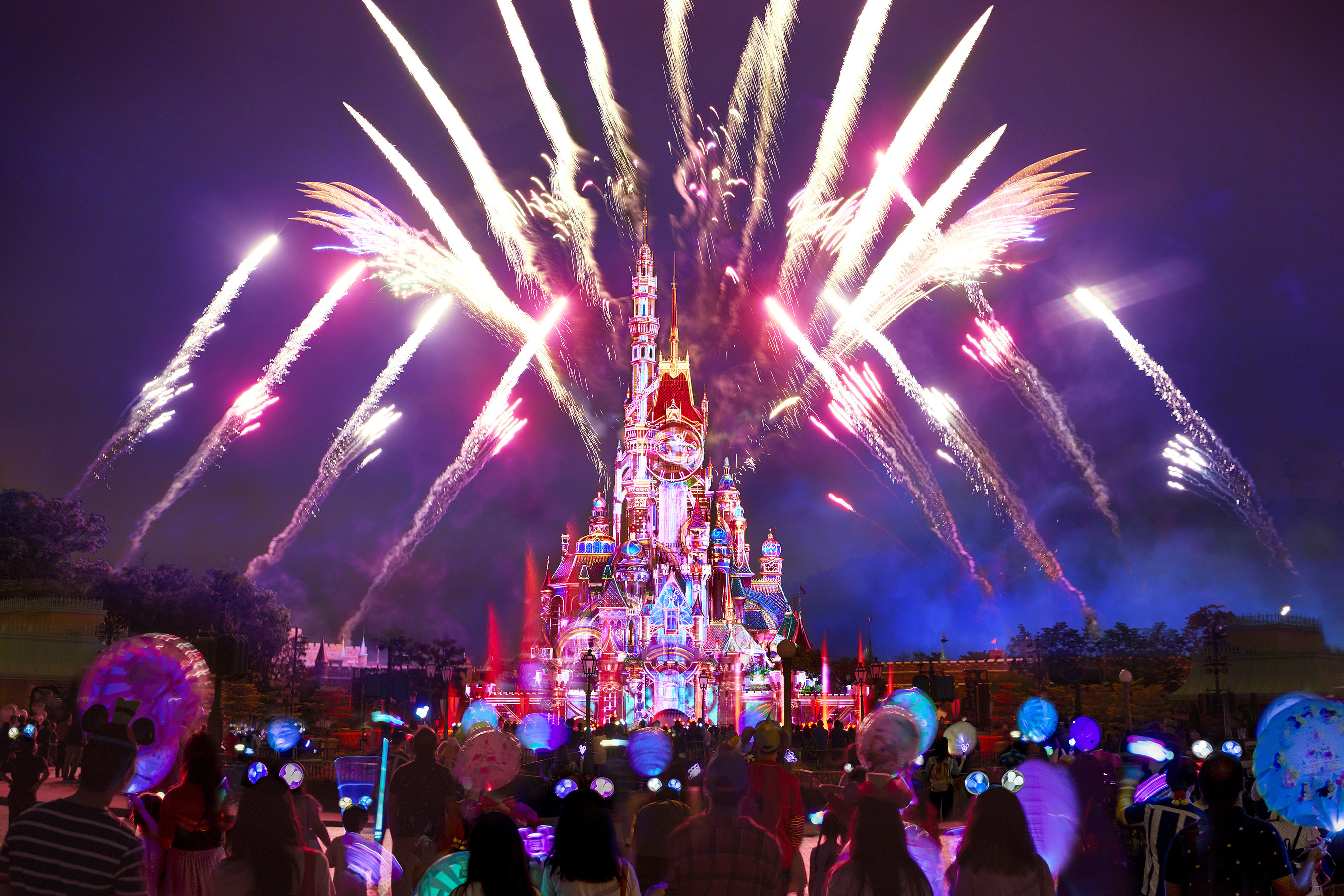 New nighttime show debuts at Hong Kong Disneyland on June 18