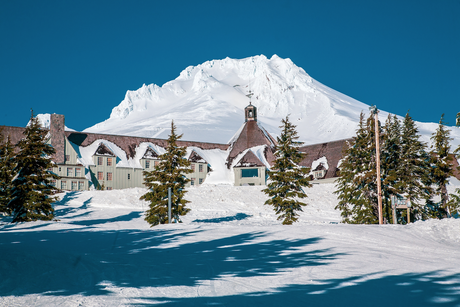 The Timberline Lodge In Mt. Hood, Oregon, Offers Cyber Monday Deal for Midweek Skiing and Riding