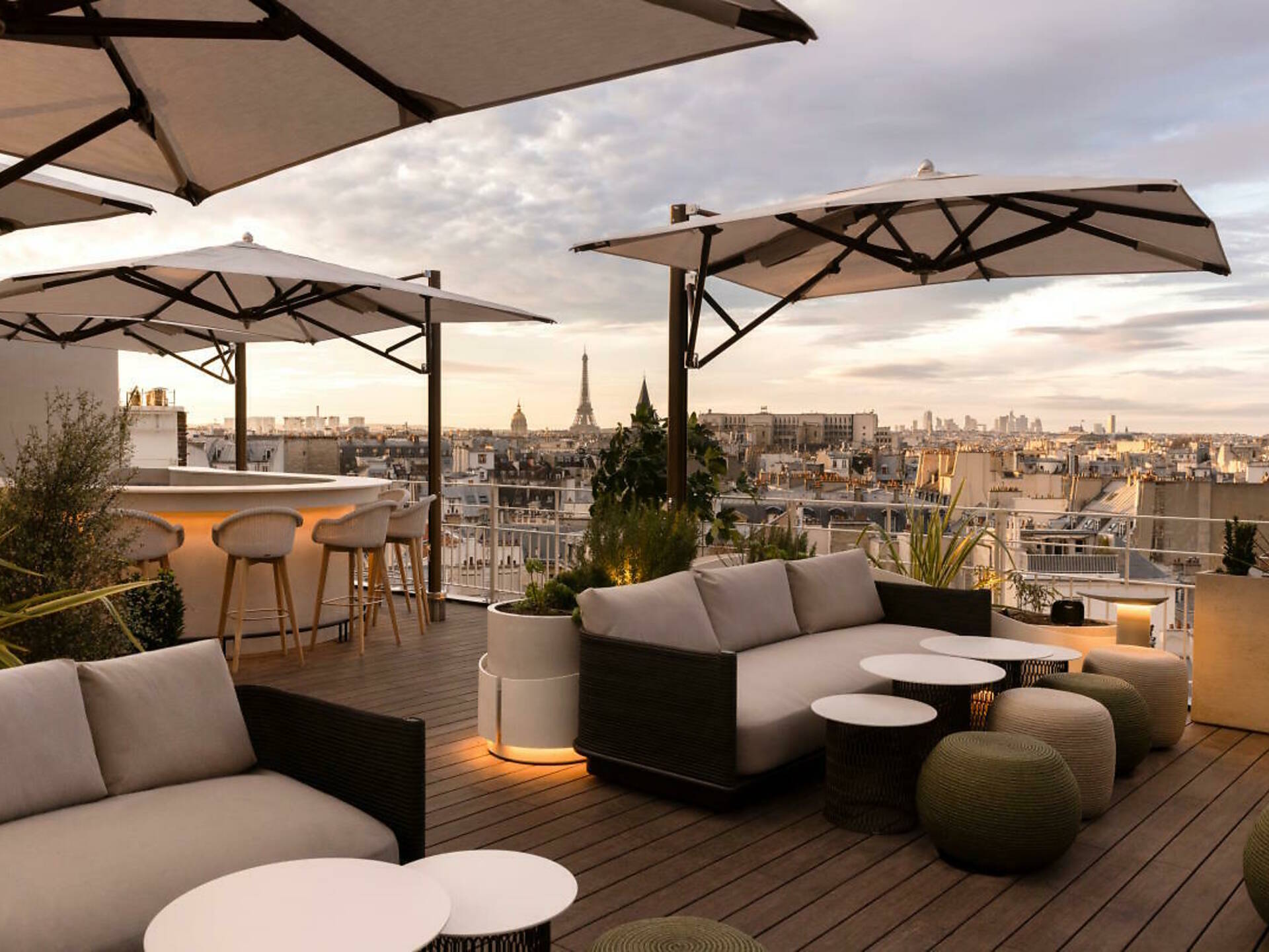11 Best Rooftop Bars in Paris For Eiffel Tower Views and More