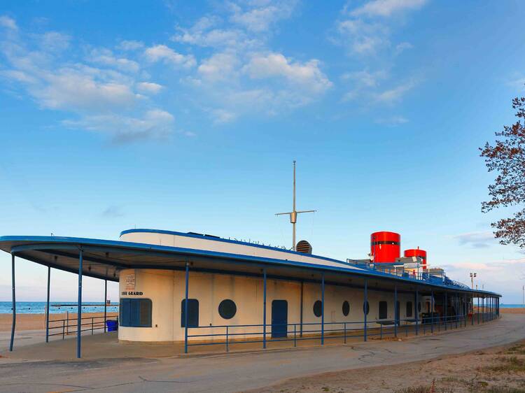 17 Best Lincoln Park Bars to Check Out Tonight