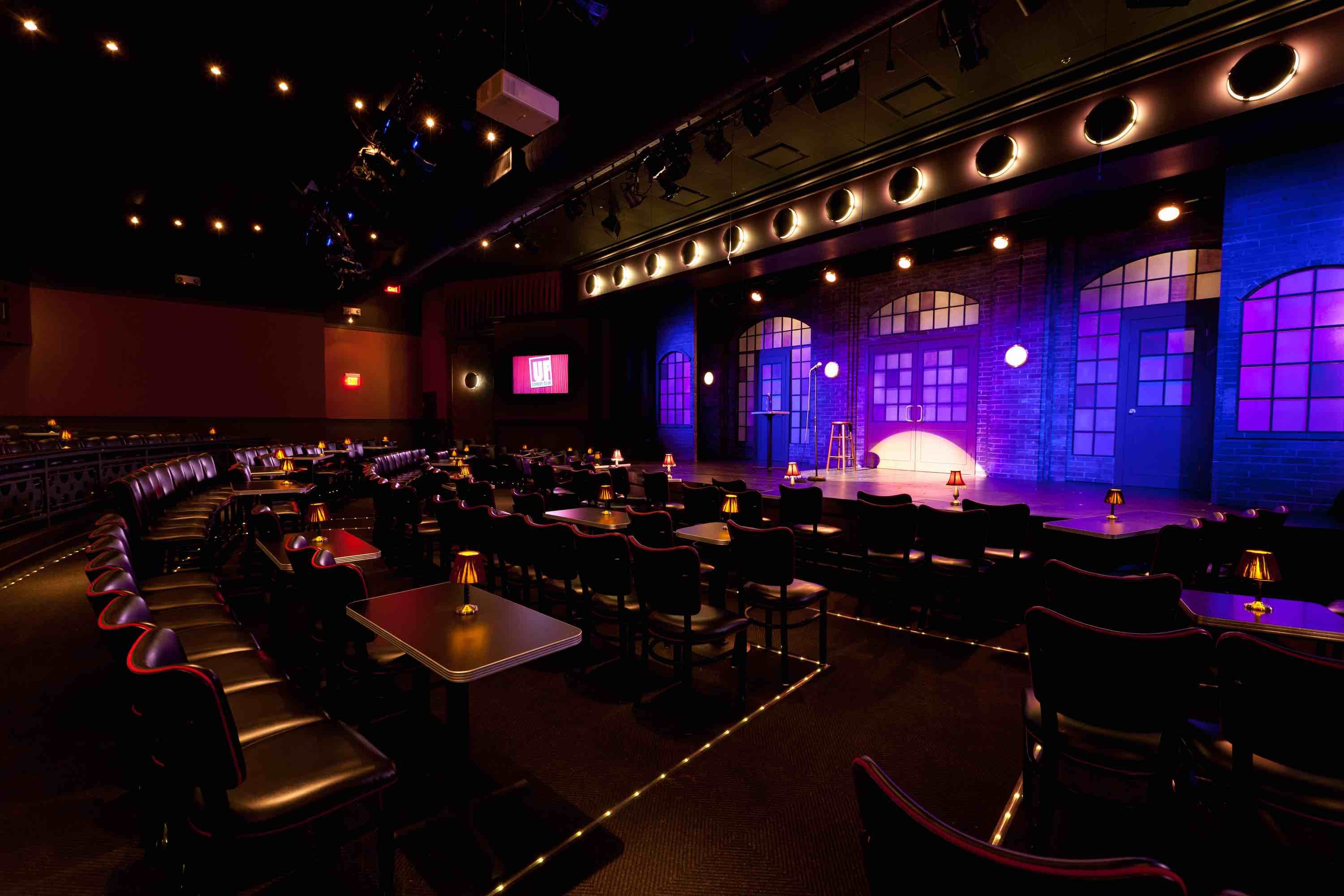 16 Best Comedy Clubs in Chicago For a Good Laugh