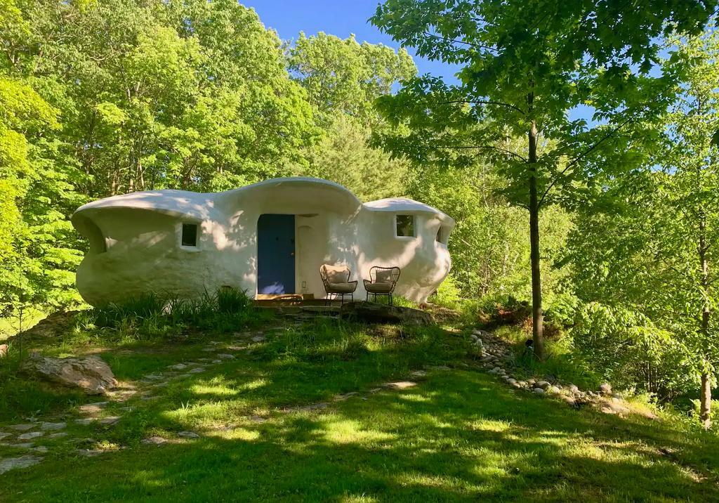 Sculptural Airbnb In Pownal, Vermont Is Perfect Place for a Fall Stay
