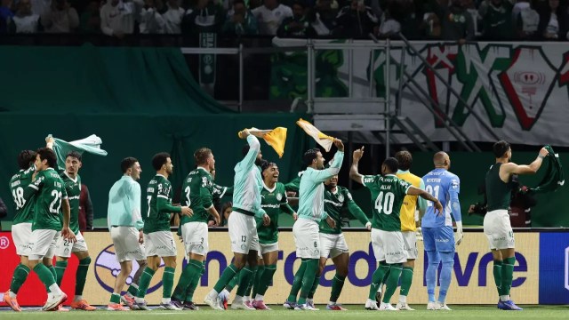 Flaco López celebra la renovación del contrato con Palmeiras