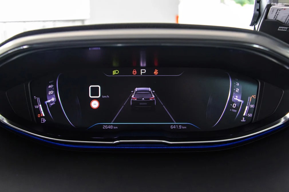 Peugeot 5008 takes on the Renault Grand Scenic Torque