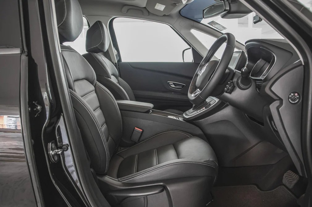 Peugeot 5008 takes on the Renault Grand Scenic Torque