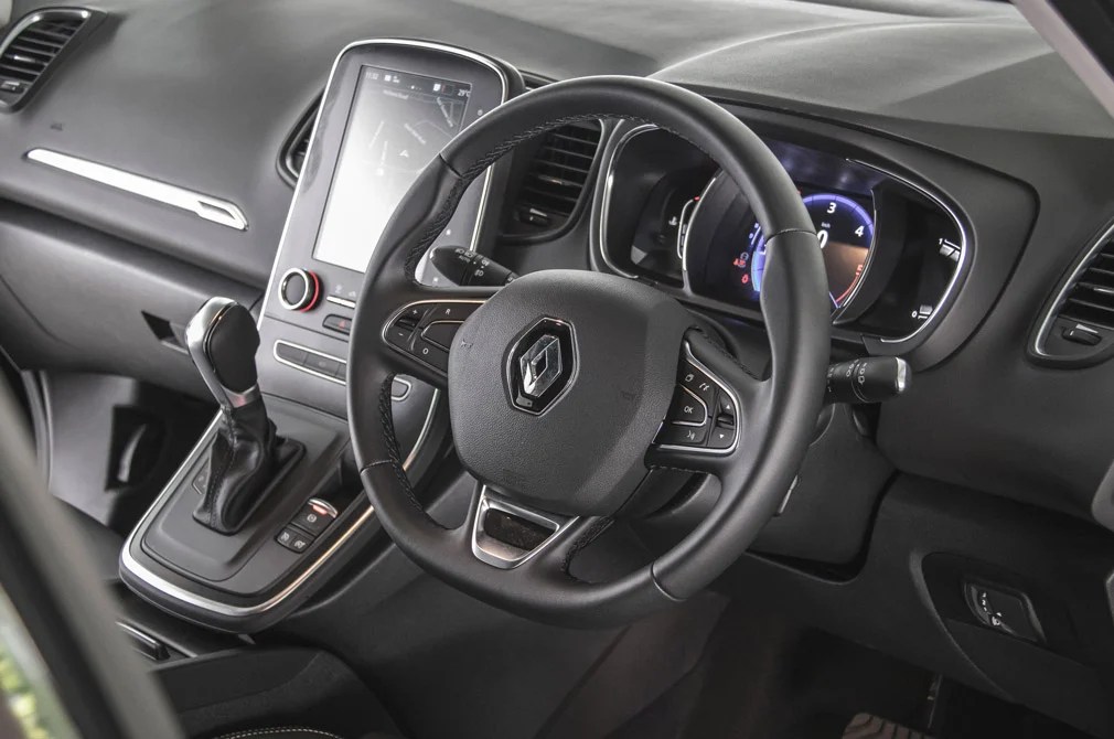 Peugeot 5008 takes on the Renault Grand Scenic Torque