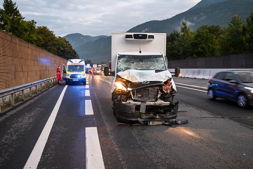 Stau auf A12 wegen Unfall UnserTirol24