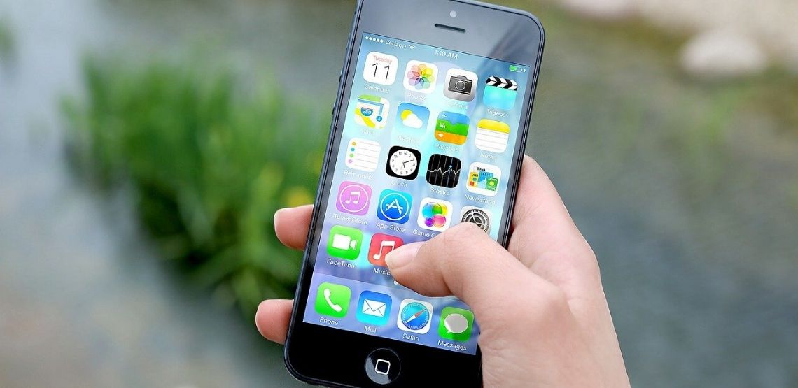 How to FaceTime: Adding Contacts and Setting Up Calls