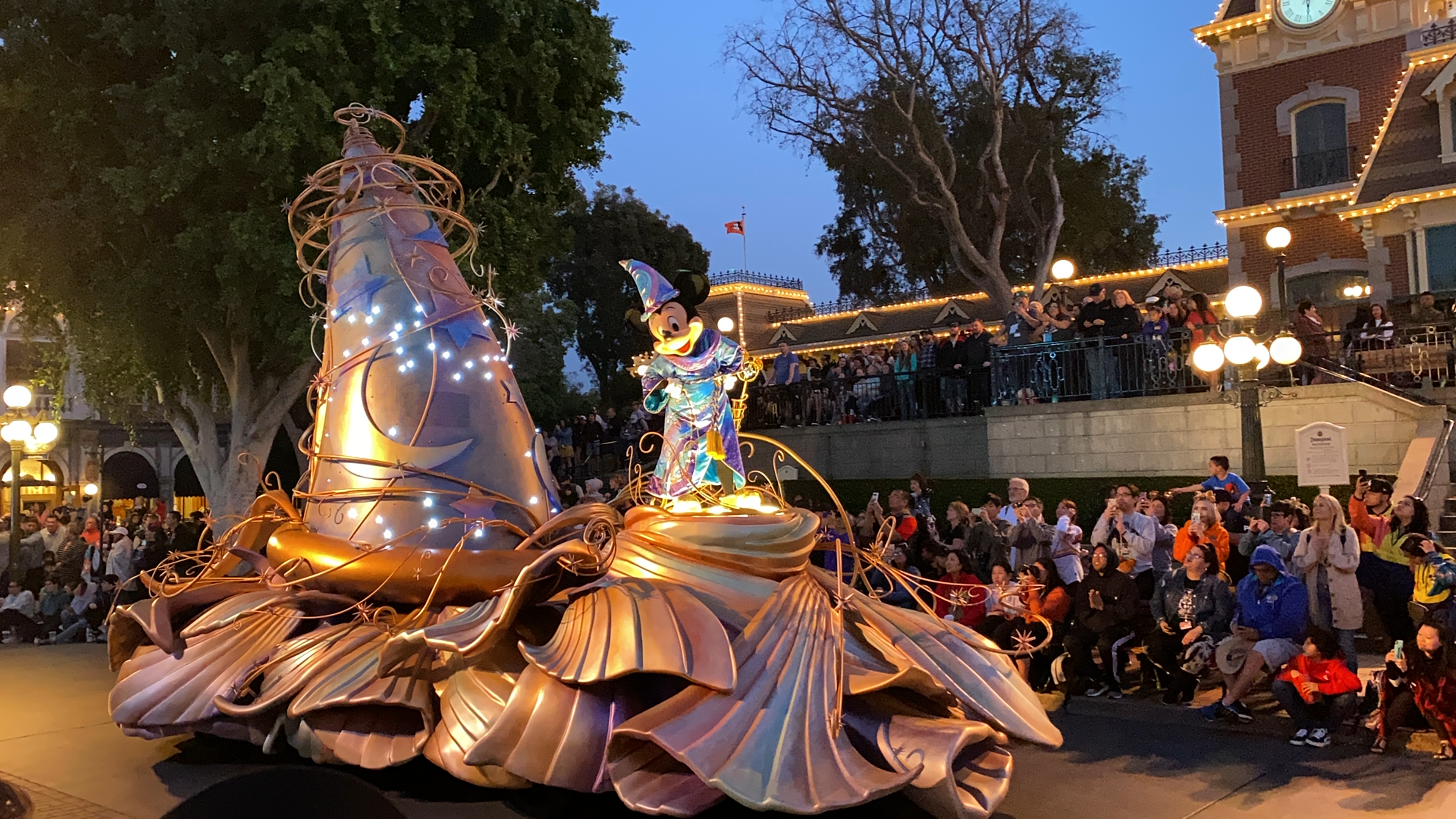 Over Half of Original Performers Returning to ‘Magic Happens’ at