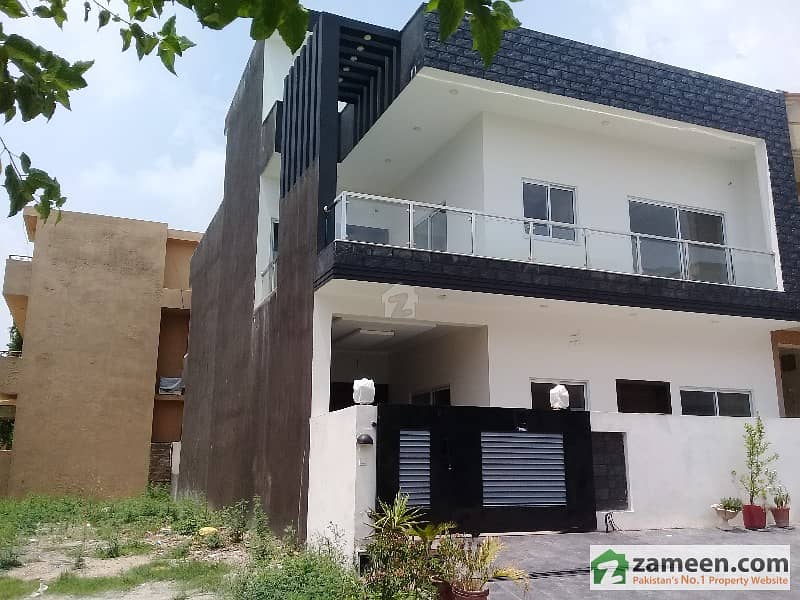 200 Sq. . yard Brand New Beautiful House Available For Sale In E11 E11