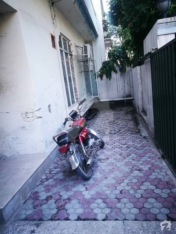 10 Marla House Available At Faisal Town B Block Faisal Town Block B