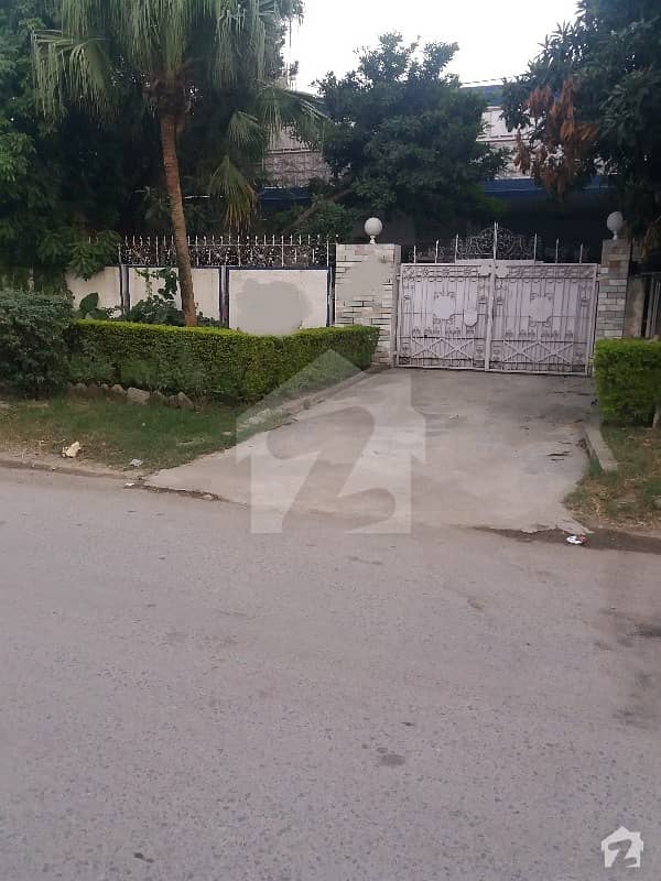 G94 40*80 Big Street House For Sale Near Metro station G9/3, G9