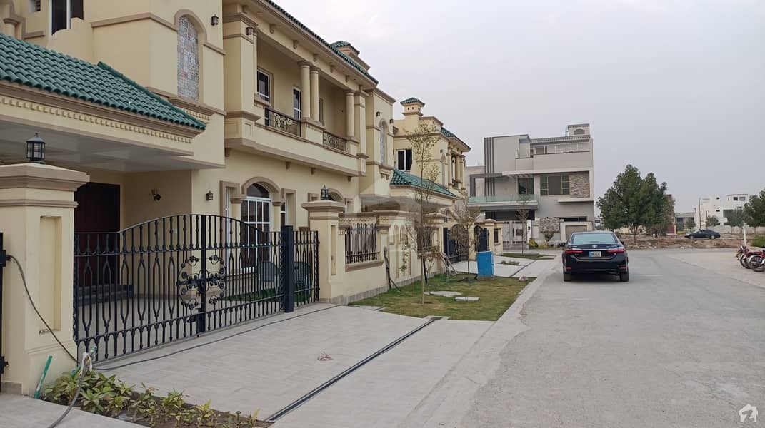 In Multan Public School Road House Sized 10 Marla For Sale Royal