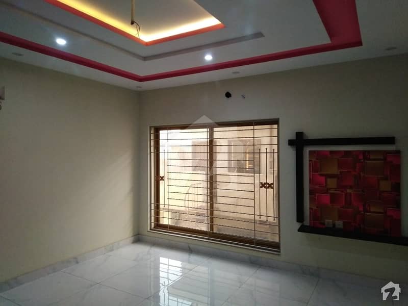 ProminentlyLocated 4 Marla Flat Available In Lawrence Road Lawrence