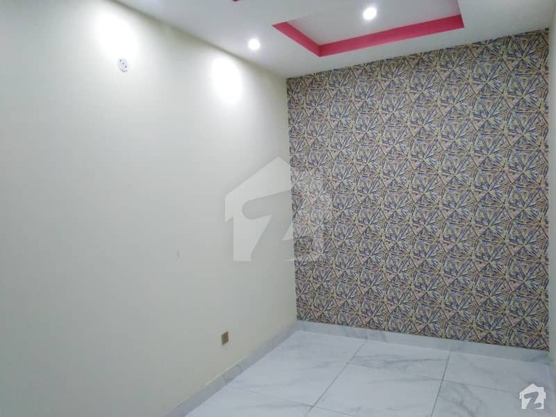ProminentlyLocated 4 Marla Flat Available In Lawrence Road Lawrence