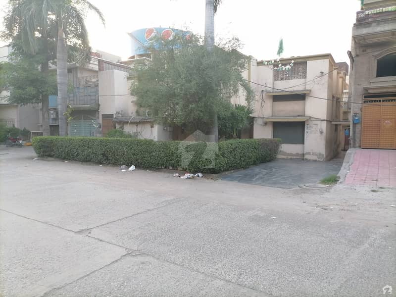 Near Suleman Sweets, House For Sale Model Town, Gujranwala ID32029850