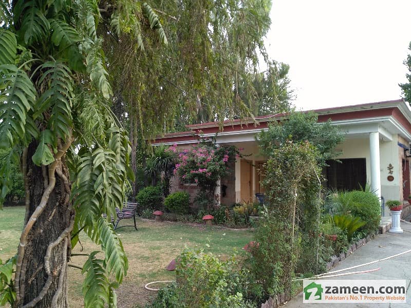 8 Kanal Farm House 6 Bedroom House And Three Bedroom Annexi For Sale