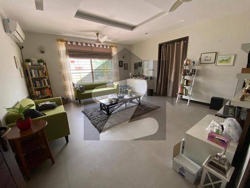 4.5 Kanal Slightly Used Modern Look For Sale Bungalow 2850 Lac Garden