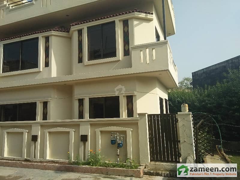 Slightly Used 5 Marla House For Sale In E11 E11, Islamabad ID8313509
