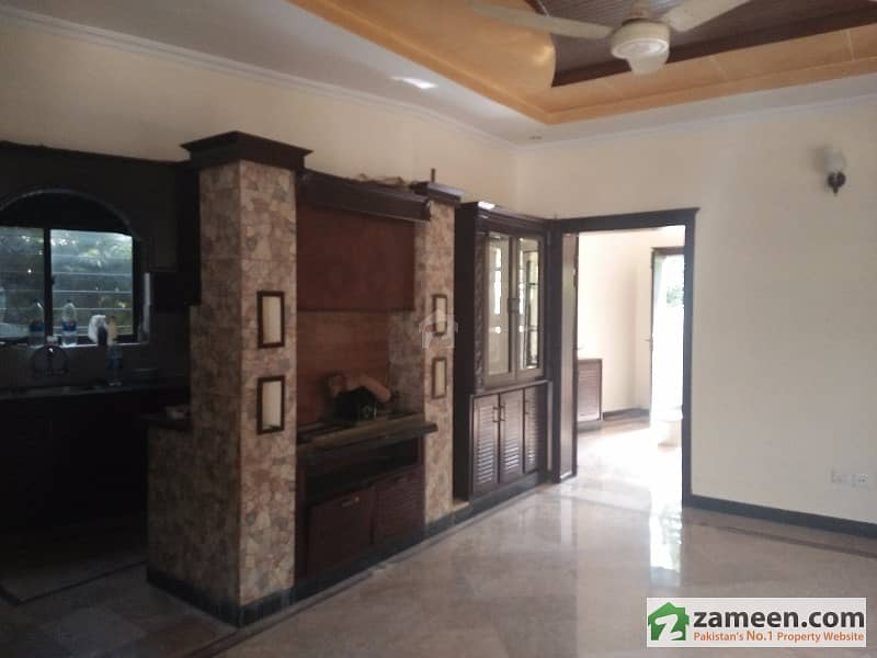 Slightly Used 5 Marla House For Sale In E11 E11, Islamabad ID8313509