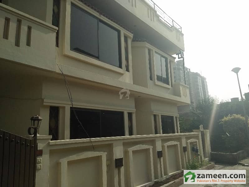 Slightly Used 5 Marla House For Sale In E11 E11, Islamabad ID8313509