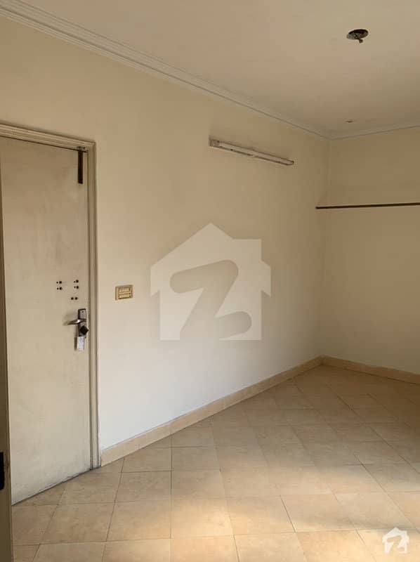 Flat For Sale At Ideal Location Wahdat Road, Lahore ID34109863