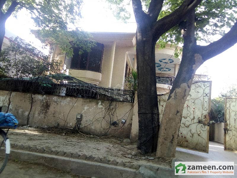 5 Bed Rooms Corner House For Sale In F8 Islamabad F8, Islamabad
