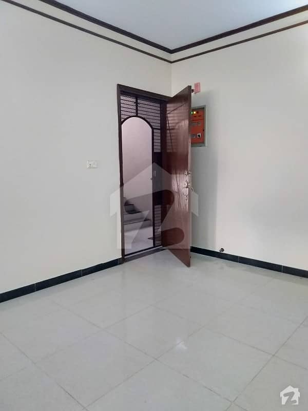 233 Sq Yards 2nd Floor With Roof With Servant Quarter North Nazimabad