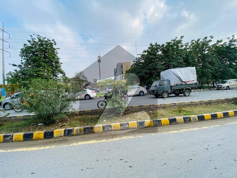 Commercial Independent Building For Rent Near Lda Johar