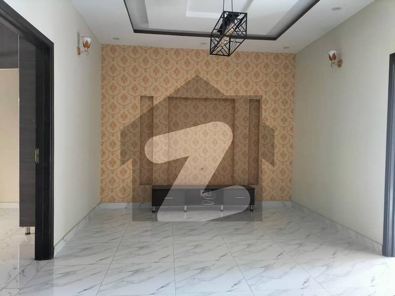 In Izmir Town Flat For rent Sized 5 Marla Izmir Town, Lahore ID36543009